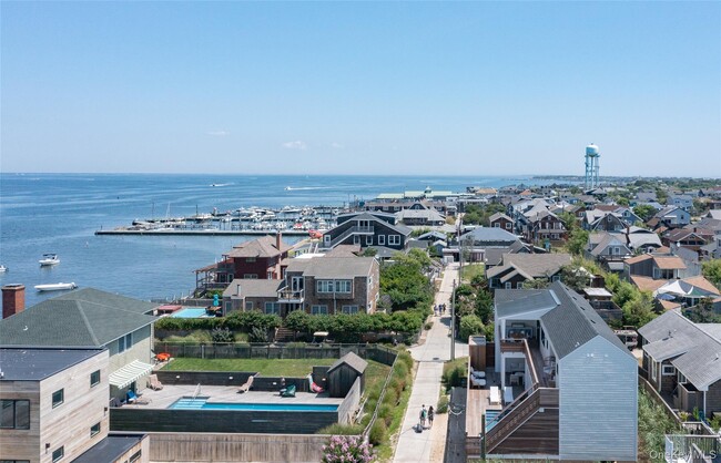 Building Photo - 319 Wilmot Rd