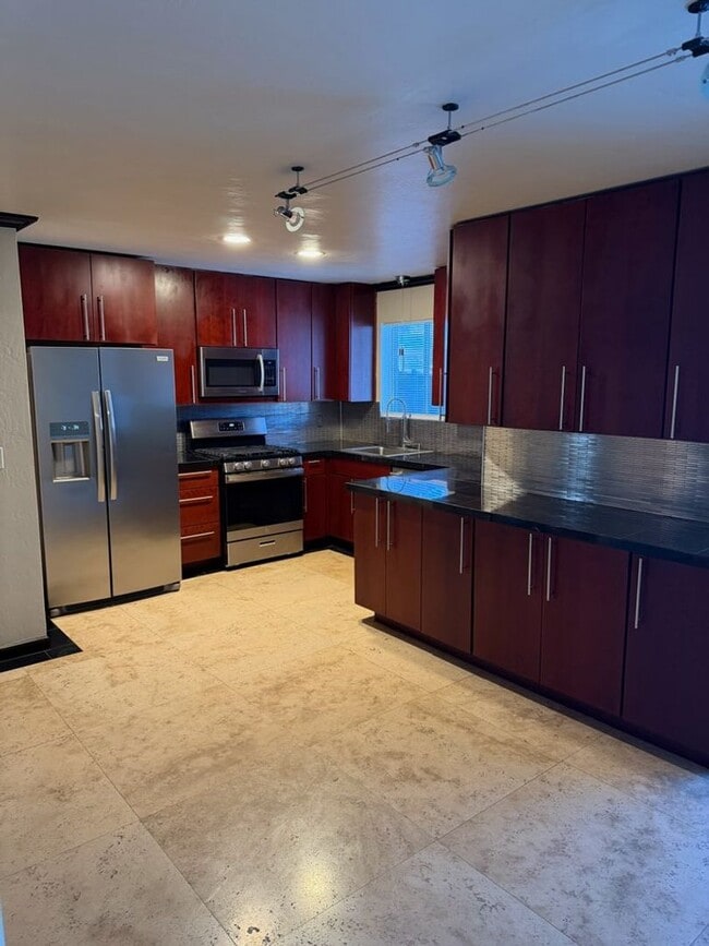 Building Photo - 4 BEDROOM Home w/SPARKLING Pool. $2500.00 Offering Move in Specials