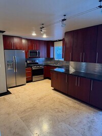 Building Photo - 4 BEDROOM Home w/SPARKLING Pool. $2500.00 Offering Move in Specials