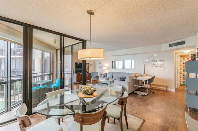 Building Photo - 5541 Del Sol Blvd