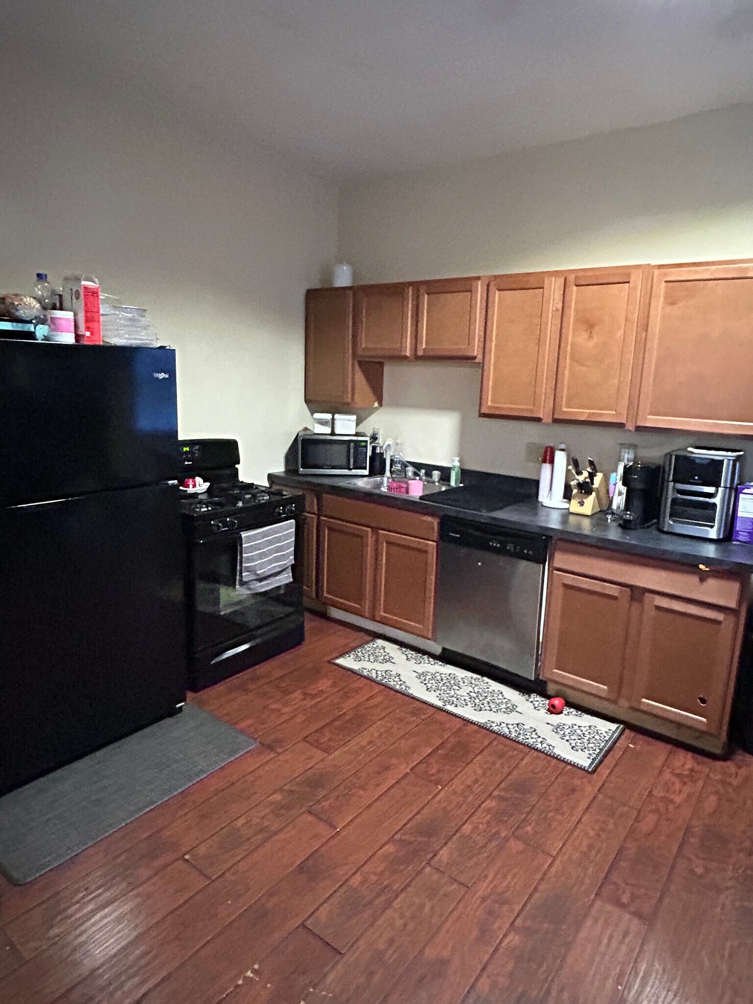 Building Photo - 2154 W Clifton Ave