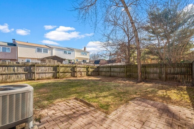 Building Photo - 152 Fairfield Dr