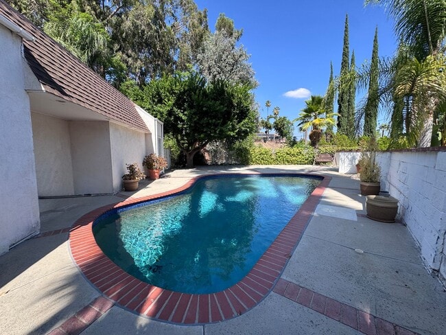 Building Photo - Beautifully remodeled 4 bedroom house in prime Woodland Hills Neighborhood