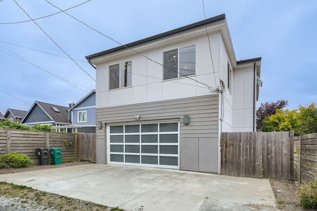 Building Photo - 4736 25th Ave SW