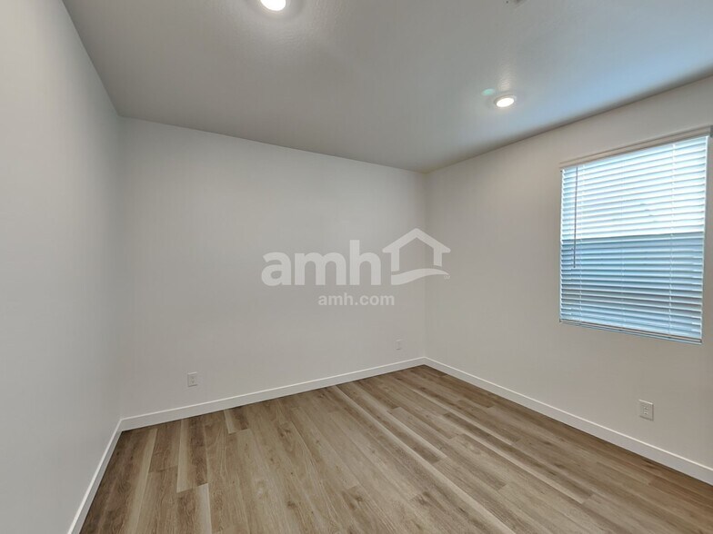 Building Photo - 20177 W Thomas Rd