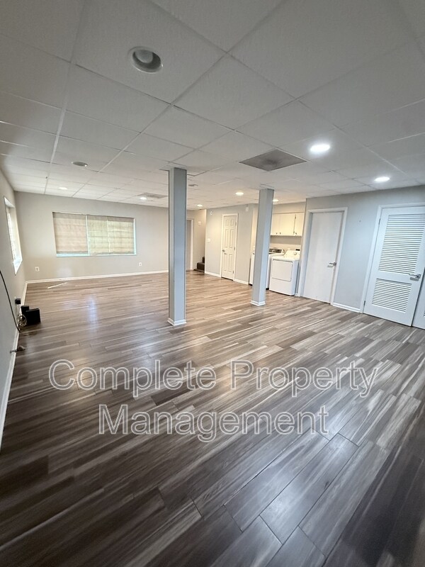 Building Photo - 3153 Woodhaven Dr