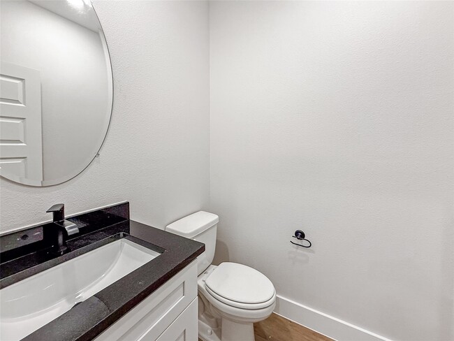 Building Photo - 5601 Mobeetie Lp