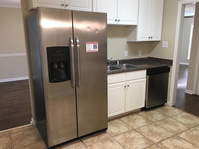 Building Photo - 145 Parkview Rd