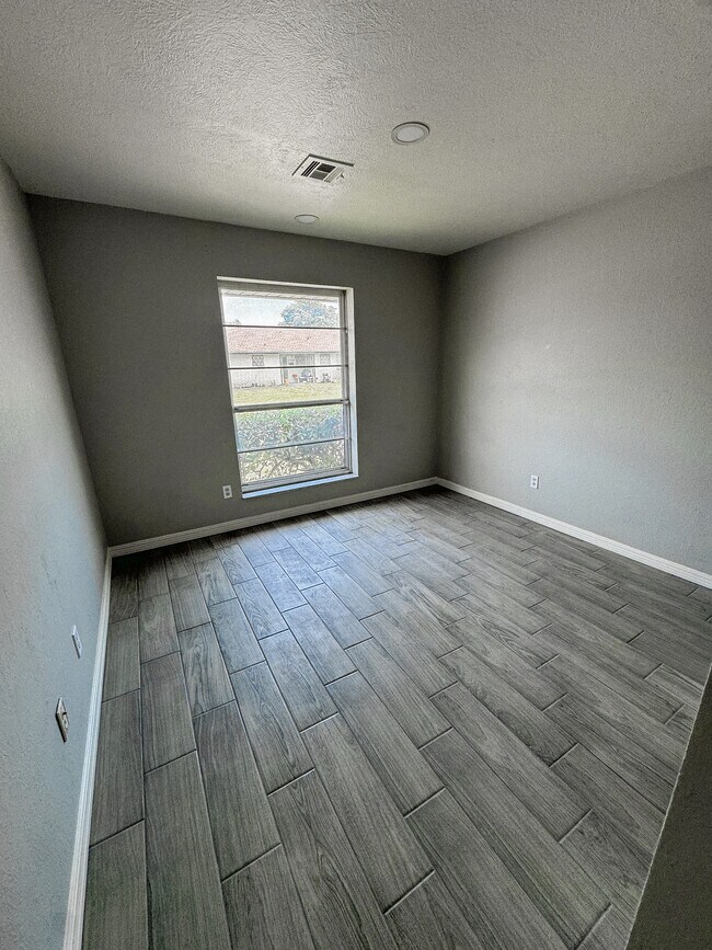 Building Photo - 2700 SW 85th St