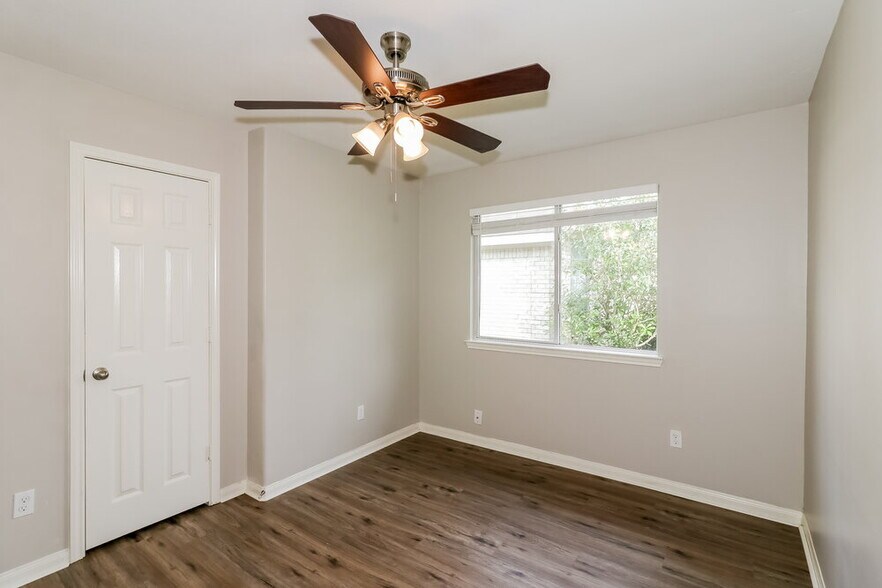 Building Photo - 25235 Clover Ranch Dr