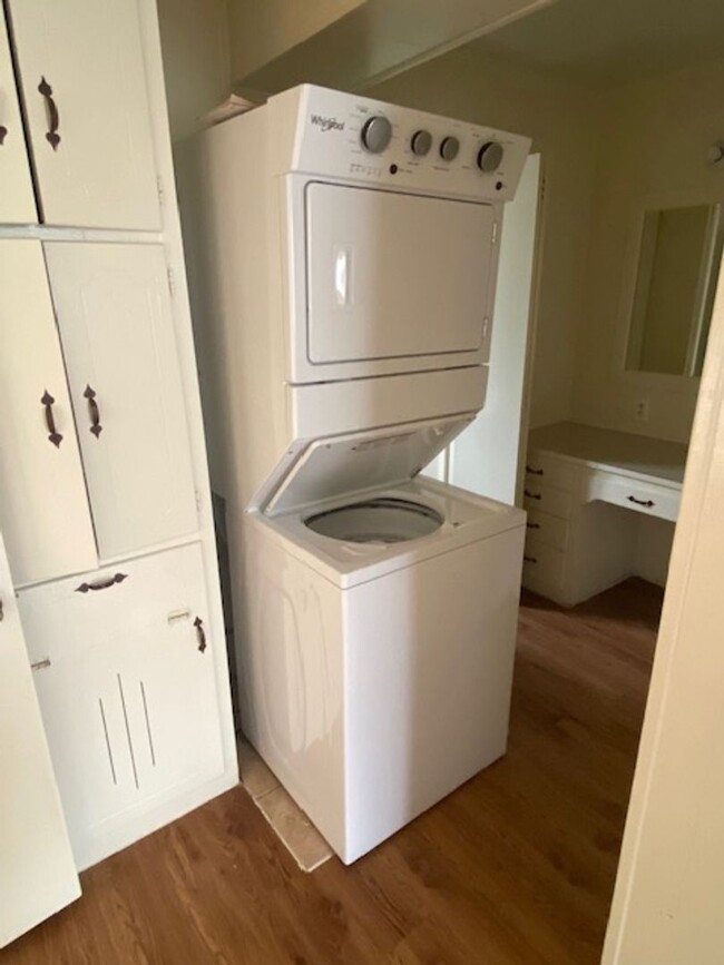Building Photo - ONE BEDROOM APARTMENT BY TWU