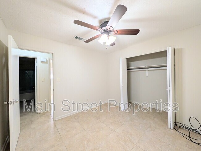 Building Photo - 23 Redwood Cir