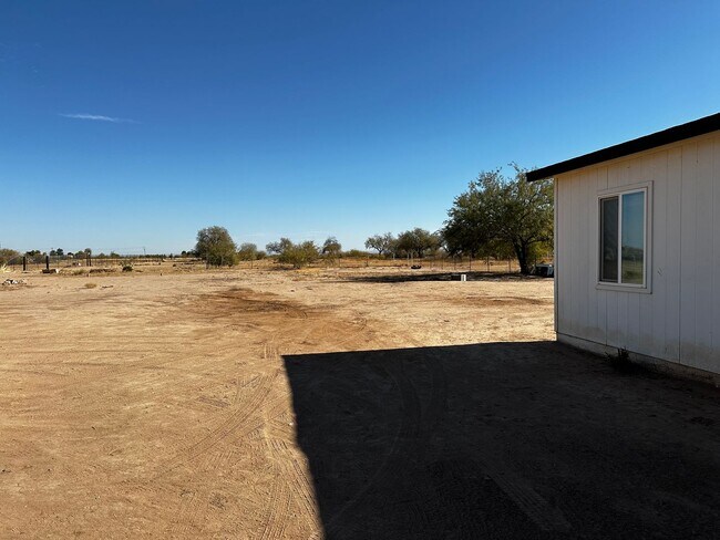 Building Photo - ALL UTILITIES INCLUDED ALL APPLIANCES INCLUDED 1 BEDROOM 1 BATHROOM HOME