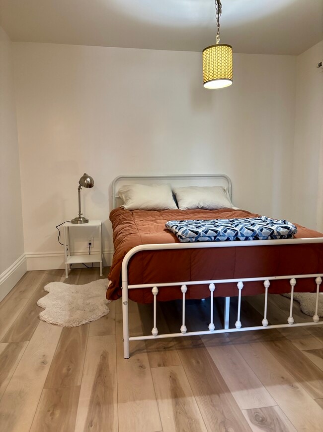 Building Photo - 79 Coleridge St