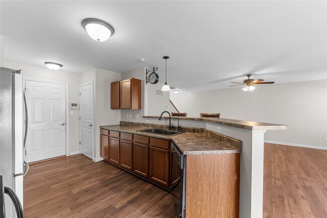 Building Photo - 467 Parkgate Dr