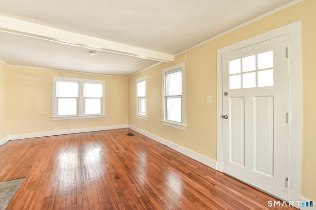 Building Photo - 6 Springdale St