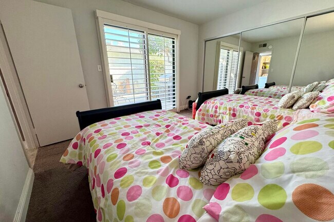 Building Photo - 23 Don Quixote Dr