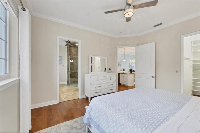 Building Photo - 455 Nokomis Ave S