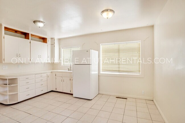 Building Photo - 363 S 800 E