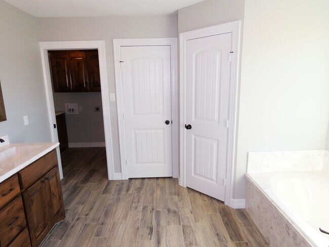 Building Photo - Stunning 4 Bedroom, 2 Bath Home in Lindale