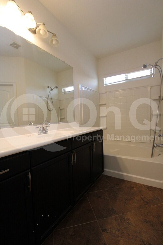 Building Photo - 1686 W Paisley Dr