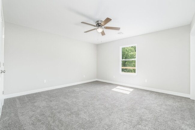Building Photo - Newly Built Pineville Home!