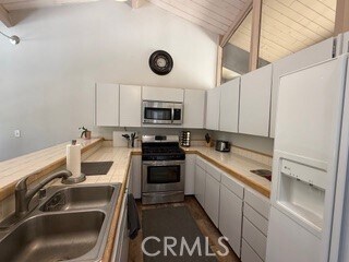 Building Photo - 872 Sierra Vista Dr