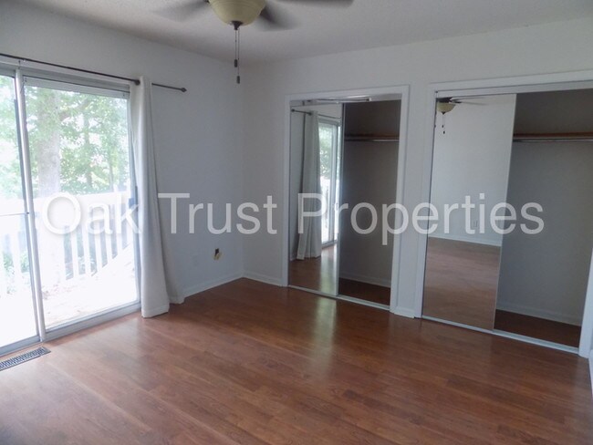 Building Photo - Lakeside James Island Townhouse