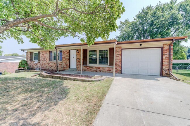 Building Photo - 624 S Pam Ave