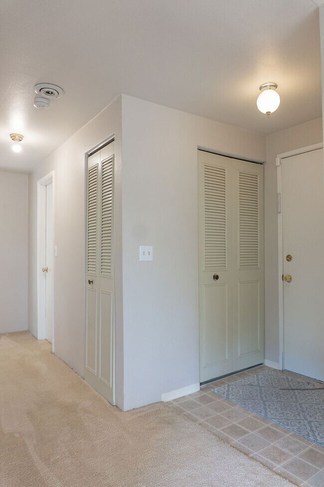 Building Photo - 431 Stonewood Dr