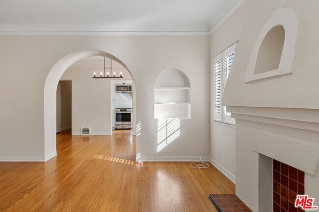 Building Photo - 1142 S Clark Dr