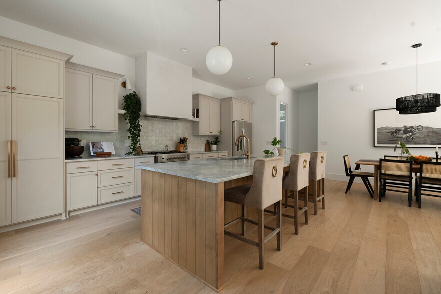 Building Photo - 113 McCall St