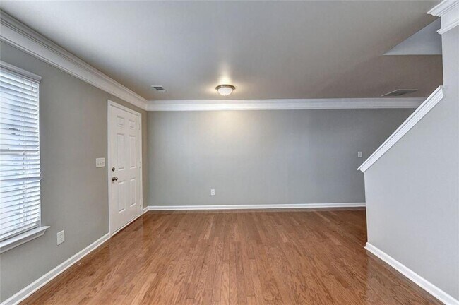 Building Photo - 3070 Centerglen Ln