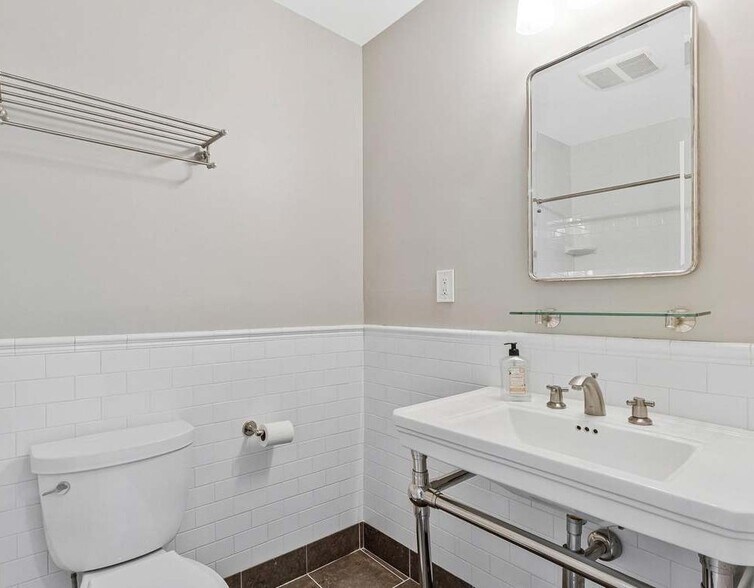 Building Photo - 2074 Royal Fern Ct