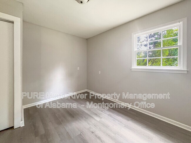 Building Photo - 1701 Longmeadow Dr