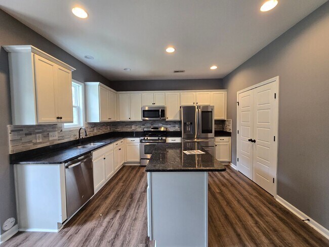 Building Photo - 3712 Badin Lake Ln