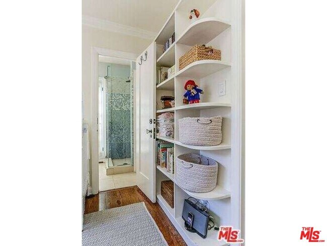 Building Photo - 859 N Spaulding Ave