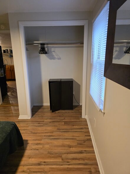 Building Photo - 6990 W Lake Rd