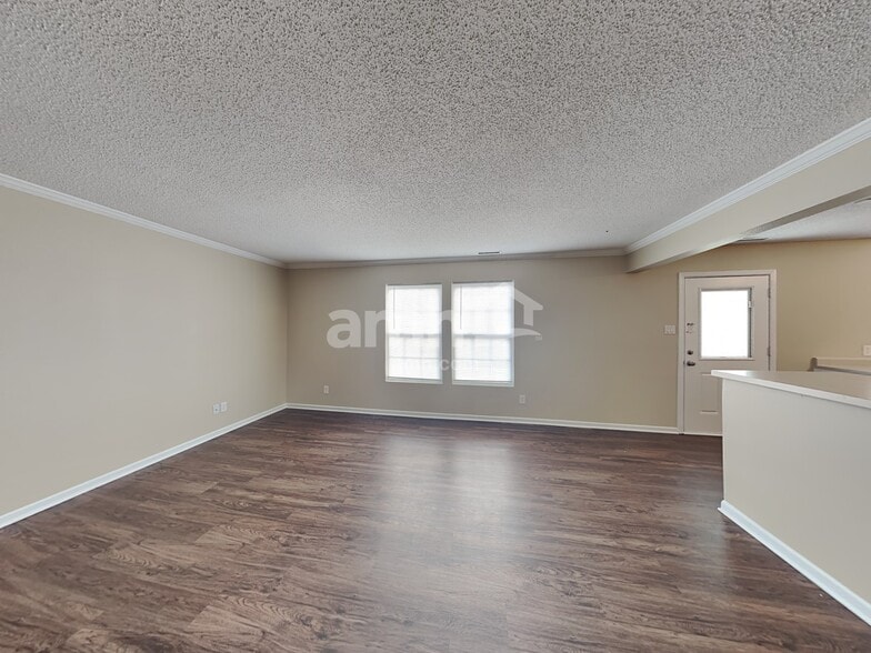 Building Photo - 10891 Albertson Dr