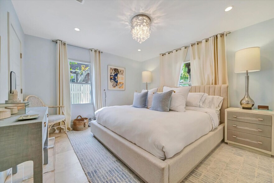 Building Photo - 3002 Pass a Grille Way