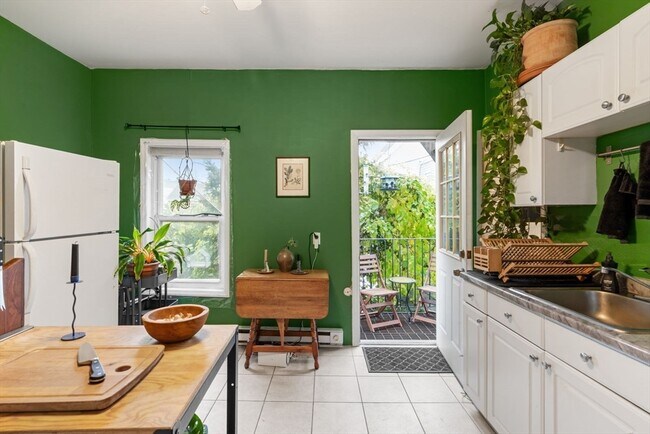 Building Photo - 377 Dorchester St