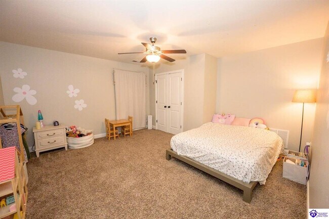 Building Photo - 907 Leafland Pl