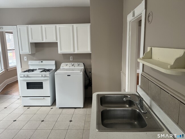 Building Photo - 40 Prospect St