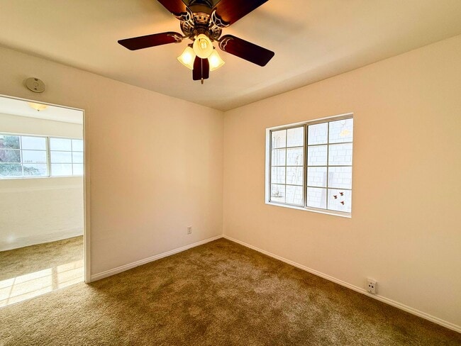 Building Photo - Welcome to your beautiful beach cottage, perfectly situated in Ocean Beach!