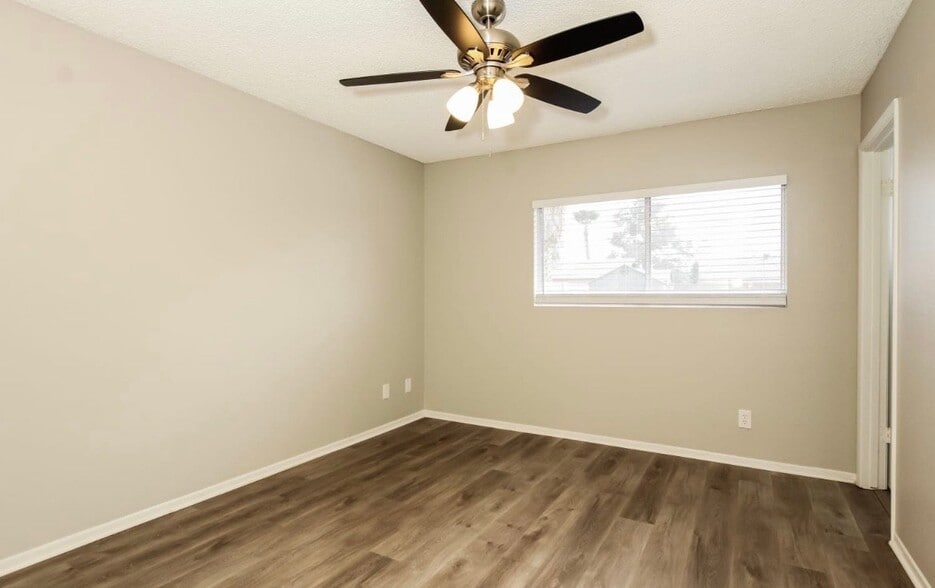 Building Photo - 5435 W Altadena Ave