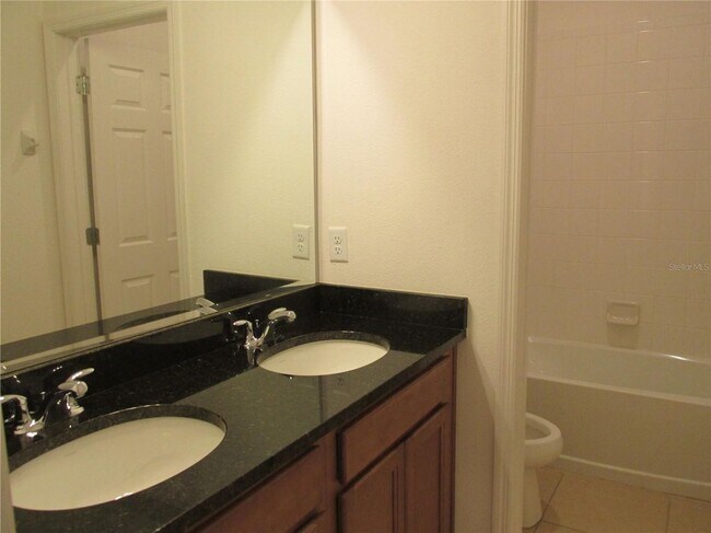 Building Photo - 4900 Golden Zenith Wy
