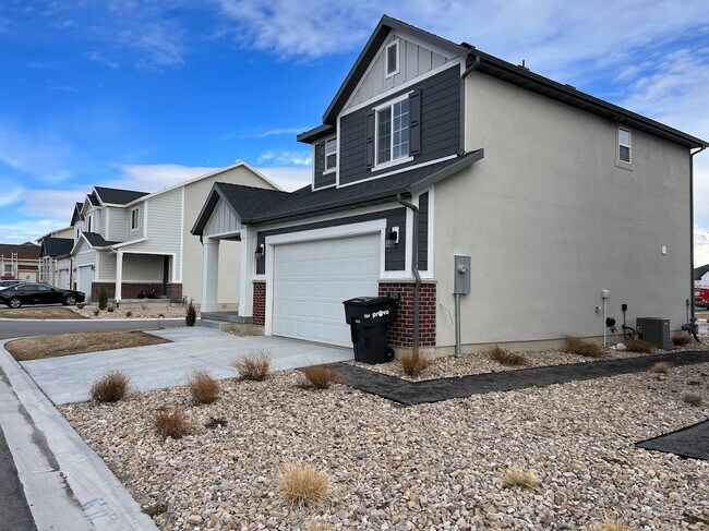 Building Photo - 1415 3500 W