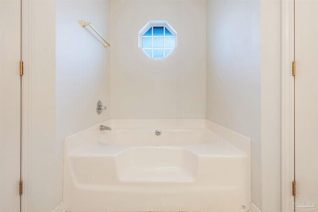 Building Photo - 10719 Crosscut Dr