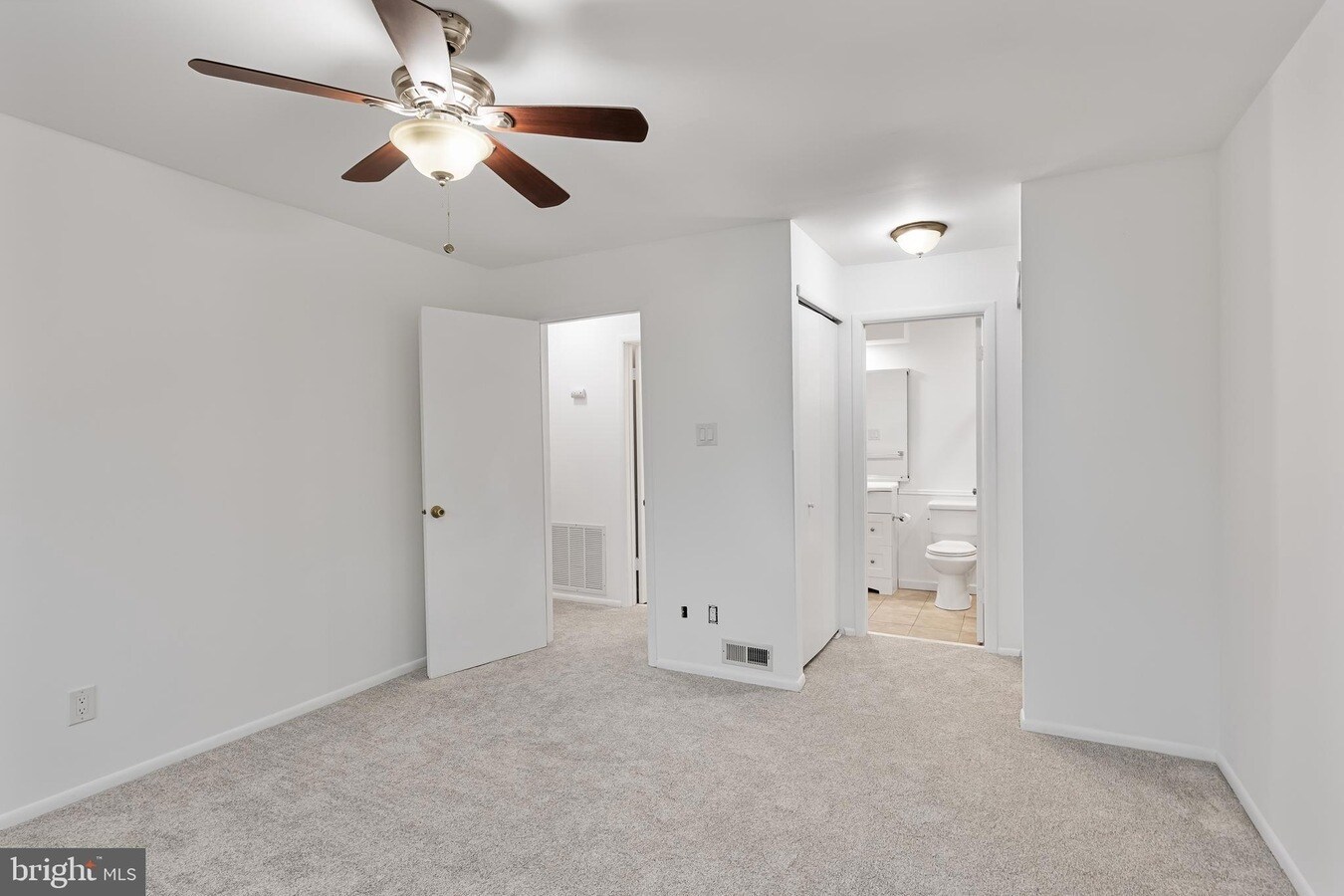 Building Photo - 402B Mulberry Cv