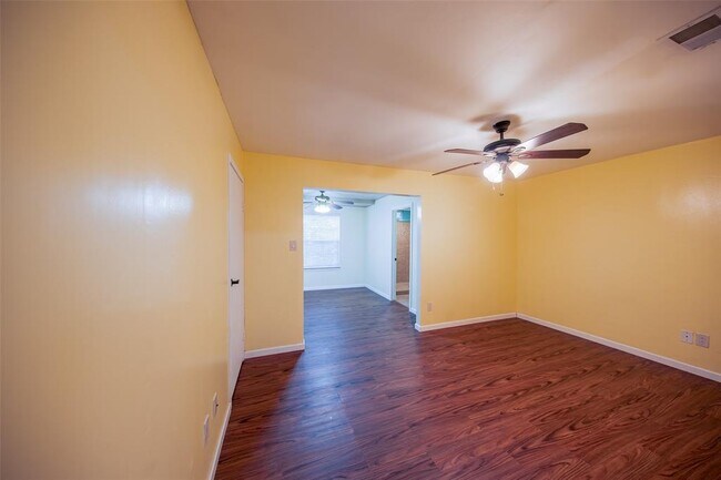 Building Photo - 2238 Willow Point Dr